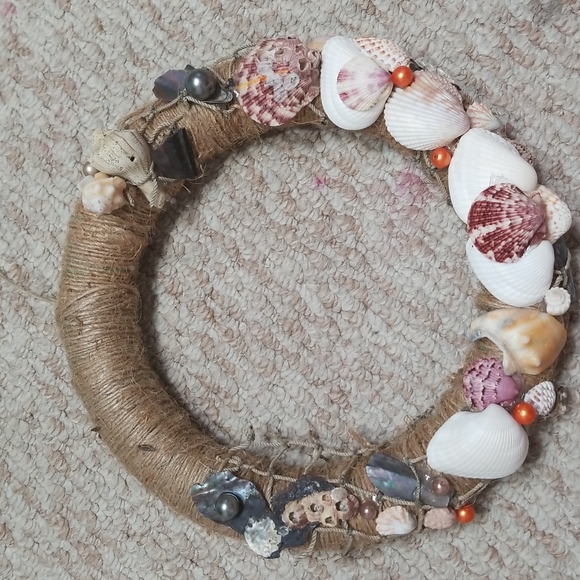 Hand Crafted Chunky Coastal Netted Sea Shell Wreath - Picture 3 of 8